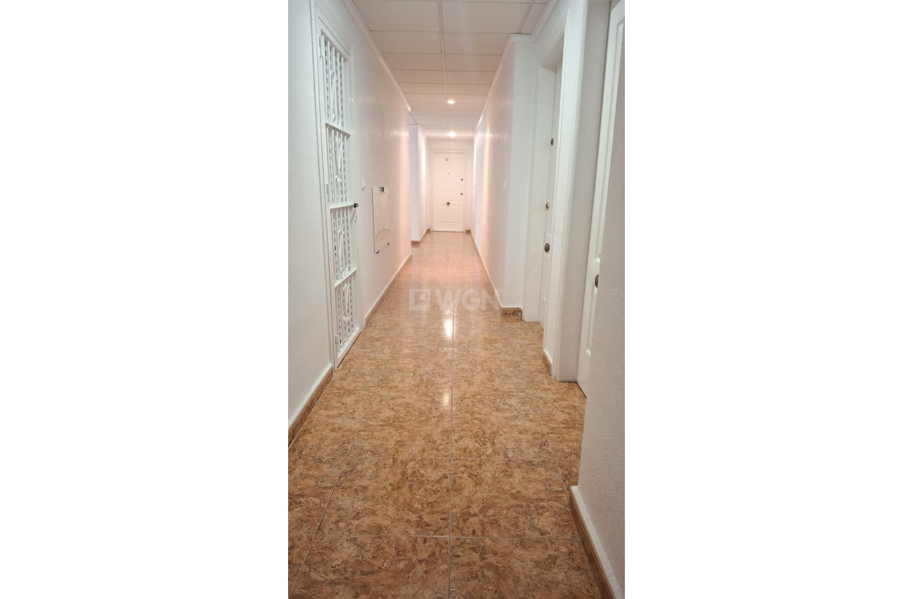 Odsprzedaż - Mieszkanie w bloku - Torrevieja - La Mata