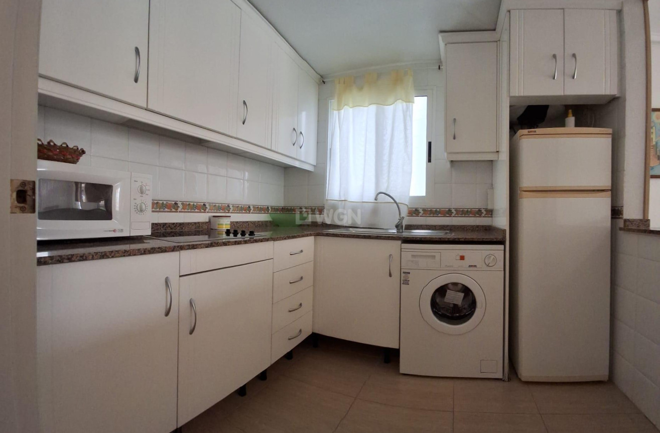 Odsprzedaż - Mieszkanie w bloku - Torrevieja - La Mata