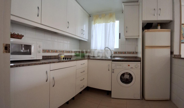 Odsprzedaż - Mieszkanie w bloku - Torrevieja - La Mata