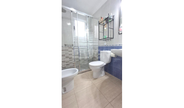 Odsprzedaż - Mieszkanie w bloku - Torrevieja - La Mata