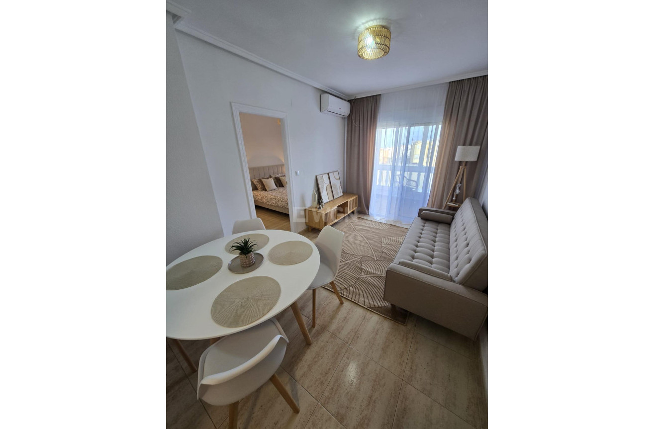 Odsprzedaż - Mieszkanie w bloku - Torrevieja - Torreblanca