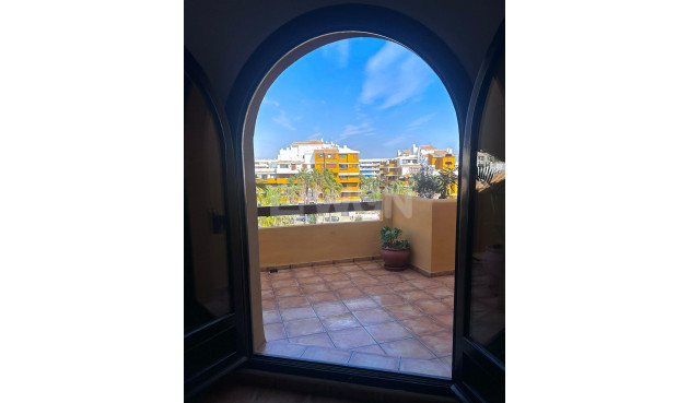 Odsprzedaż - Mieszkanie w bloku - Torrevieja - Punta Prima