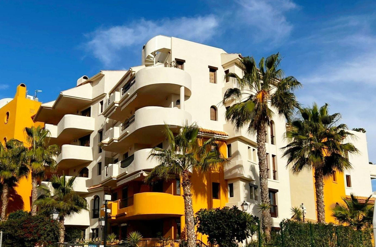Odsprzedaż - Mieszkanie w bloku - Torrevieja - Punta Prima