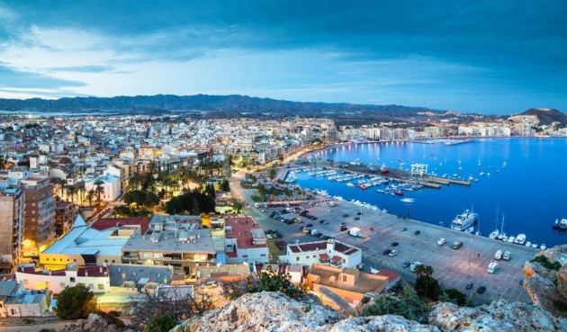 Nowy budynek - Daszek - Aguilas - Playa del Hornillo