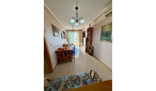 Odsprzedaż - Mieszkanie w bloku - Torrevieja - Centro