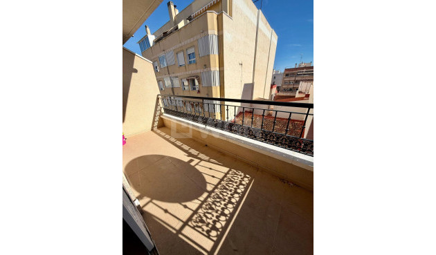 Odsprzedaż - Mieszkanie w bloku - Torrevieja - Centro