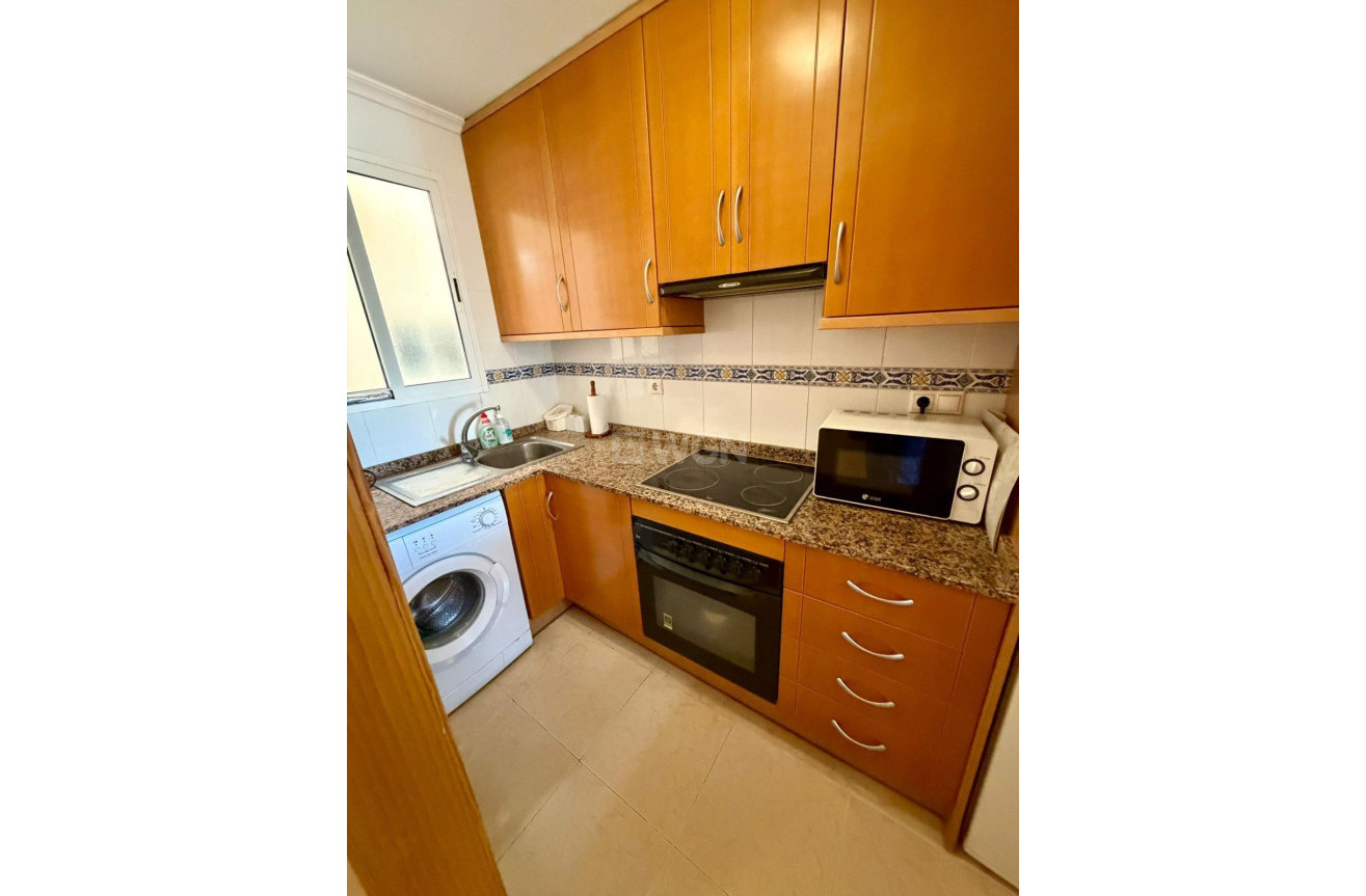 Odsprzedaż - Mieszkanie w bloku - Torrevieja - Centro
