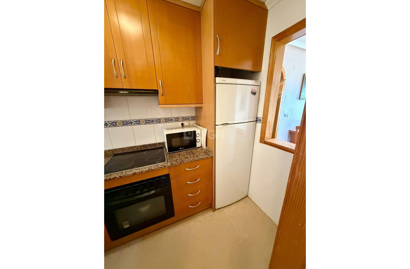 Odsprzedaż - Mieszkanie w bloku - Torrevieja - Centro