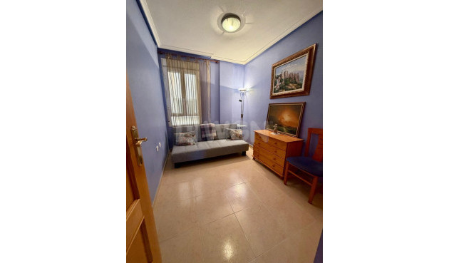 Odsprzedaż - Mieszkanie w bloku - Torrevieja - Centro