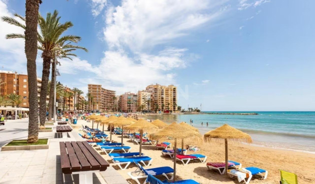 Odsprzedaż - Mieszkanie w bloku - Torrevieja - Centro