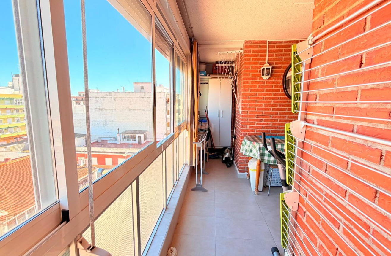 Odsprzedaż - Mieszkanie w bloku - Torrevieja - Playa De Los Naufragos