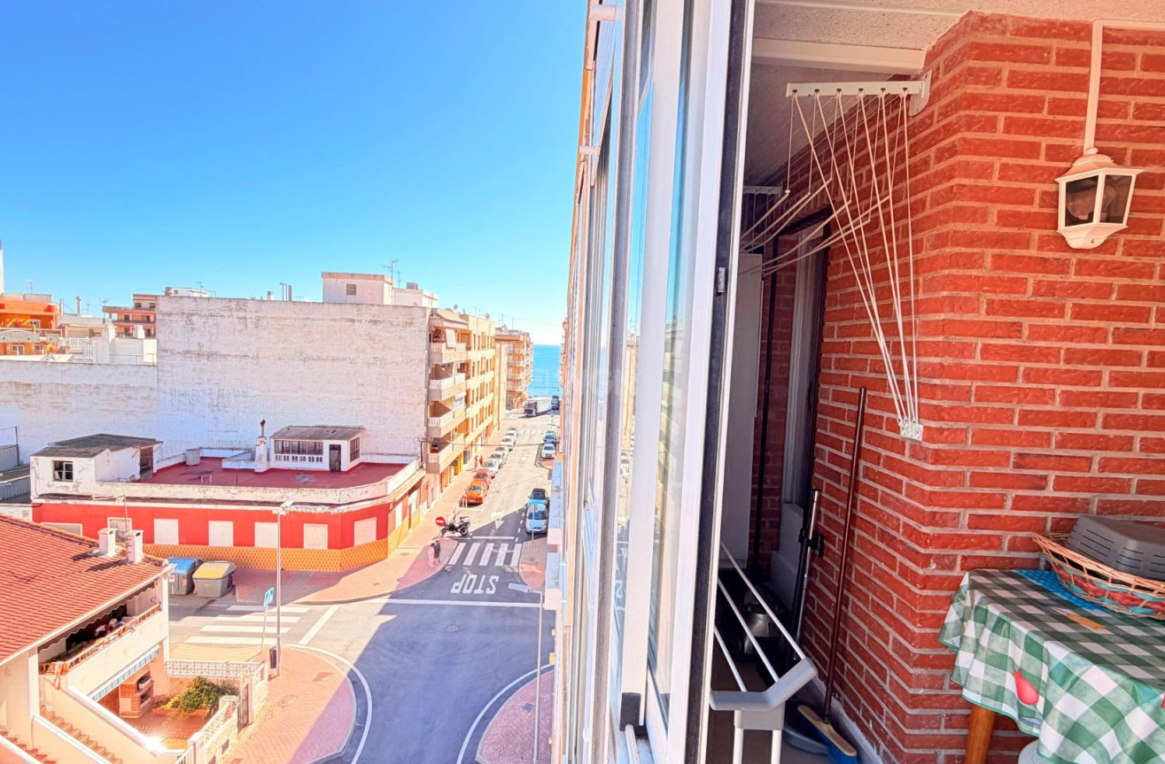 Odsprzedaż - Mieszkanie w bloku - Torrevieja - Playa De Los Naufragos
