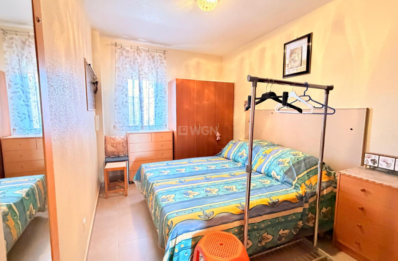 Odsprzedaż - Mieszkanie w bloku - Torrevieja - Playa De Los Naufragos