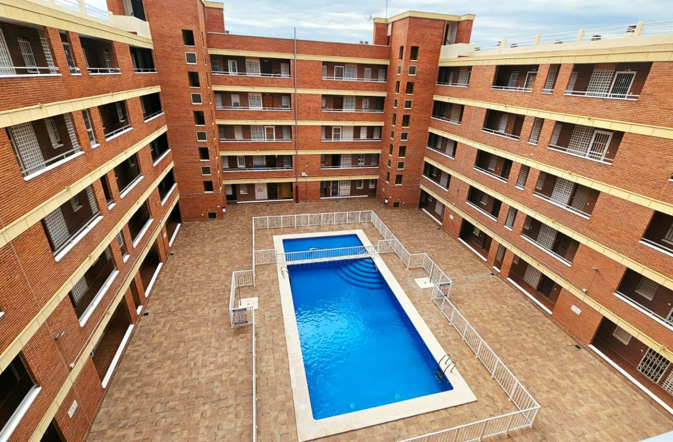 Odsprzedaż - Mieszkanie w bloku - Torrevieja - Playa De Los Naufragos