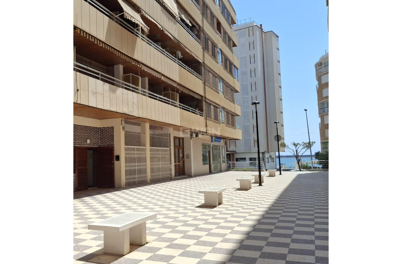 Odsprzedaż - Mieszkanie w bloku - Torrevieja - Acequion
