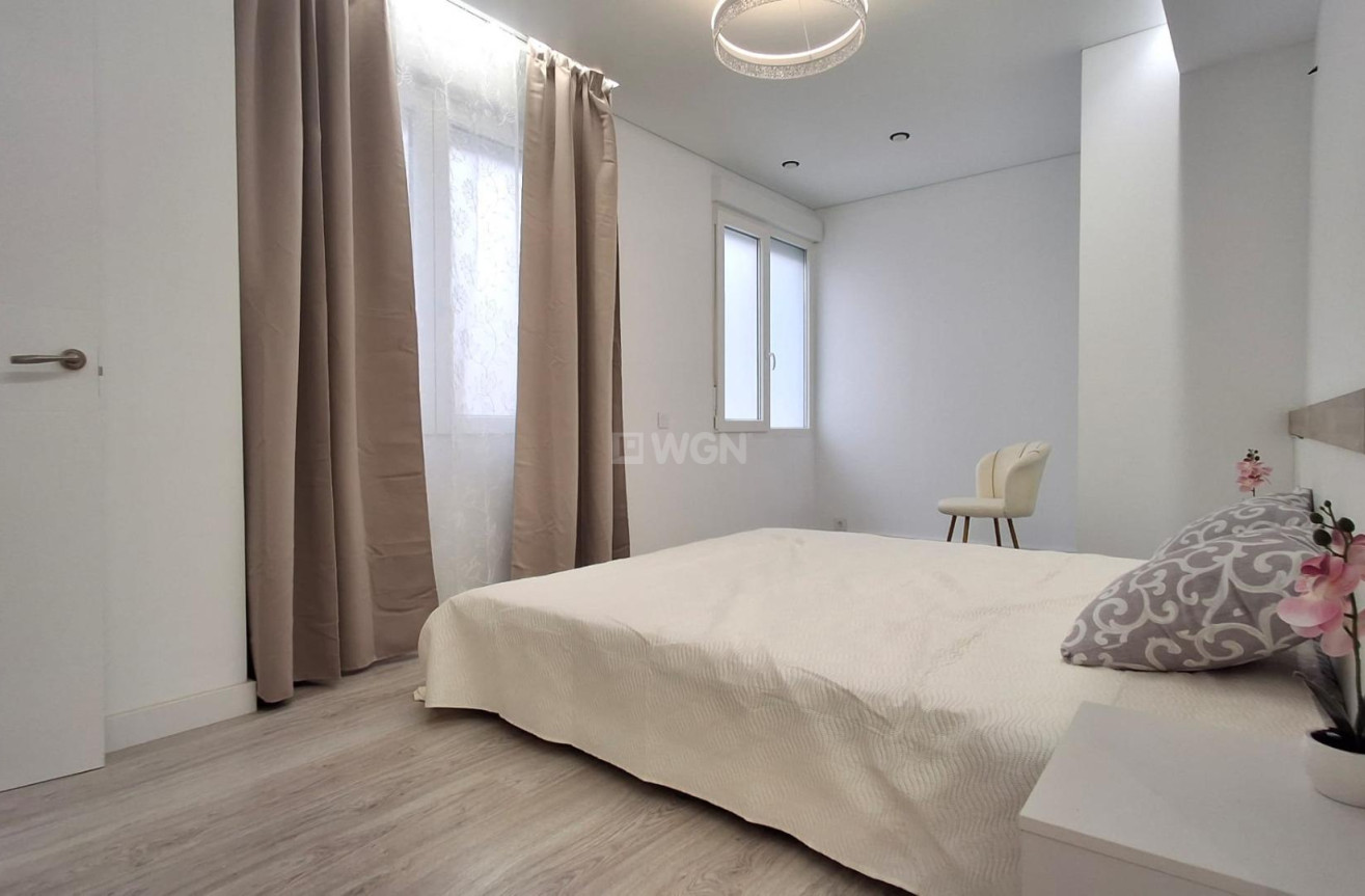Odsprzedaż - Mieszkanie w bloku - Torrevieja - Acequion