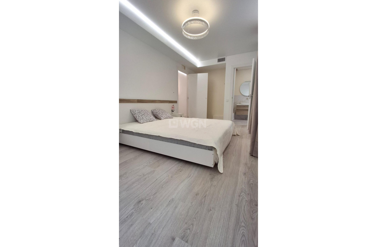 Odsprzedaż - Mieszkanie w bloku - Torrevieja - Acequion