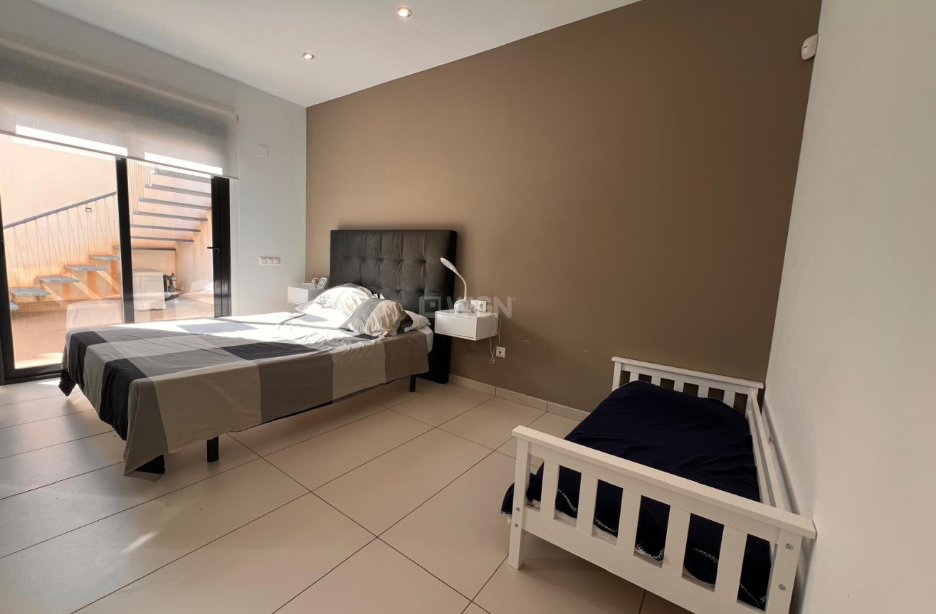 Odsprzedaż - Villa - Orihuela Costa - Lomas de Cabo Roig