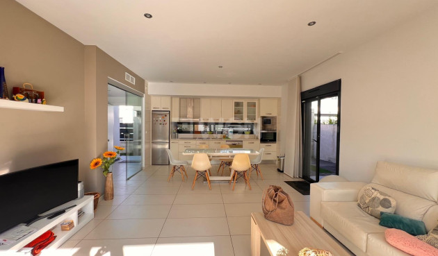 Odsprzedaż - Villa - Orihuela Costa - Lomas de Cabo Roig