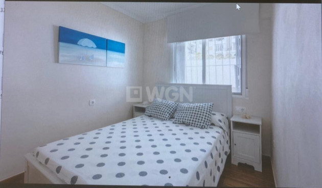 Odsprzedaż - Mieszkanie w bloku - Torrevieja - Sector 25