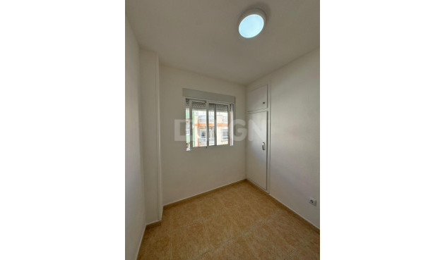Odsprzedaż - Mieszkanie w bloku - Torrevieja - Centro