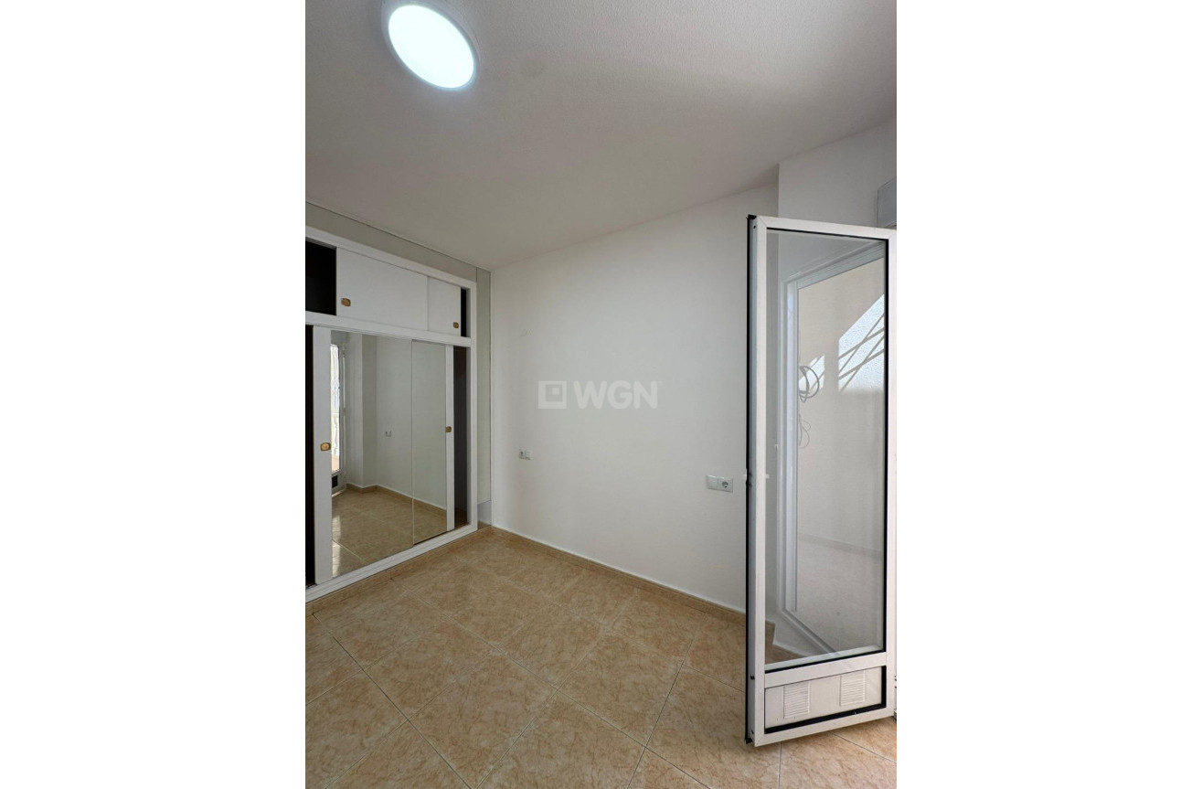 Odsprzedaż - Mieszkanie w bloku - Torrevieja - Centro
