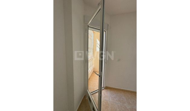 Odsprzedaż - Mieszkanie w bloku - Torrevieja - Centro