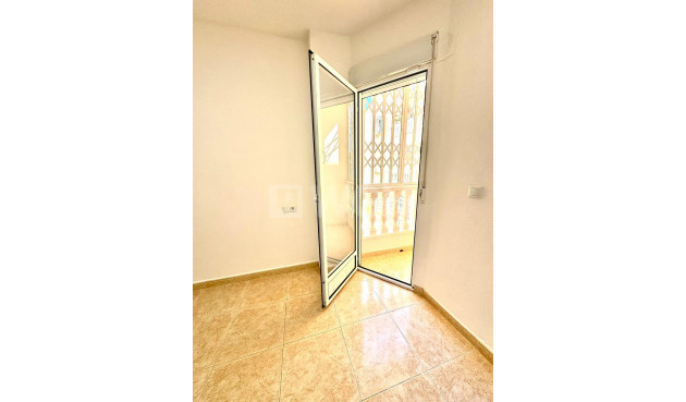 Odsprzedaż - Mieszkanie w bloku - Torrevieja - Centro