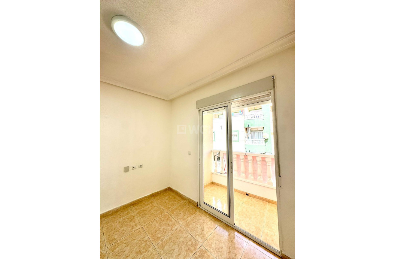 Odsprzedaż - Mieszkanie w bloku - Torrevieja - Centro