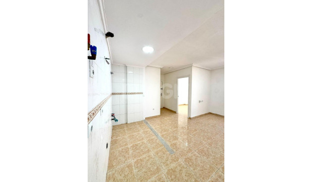Odsprzedaż - Mieszkanie w bloku - Torrevieja - Centro