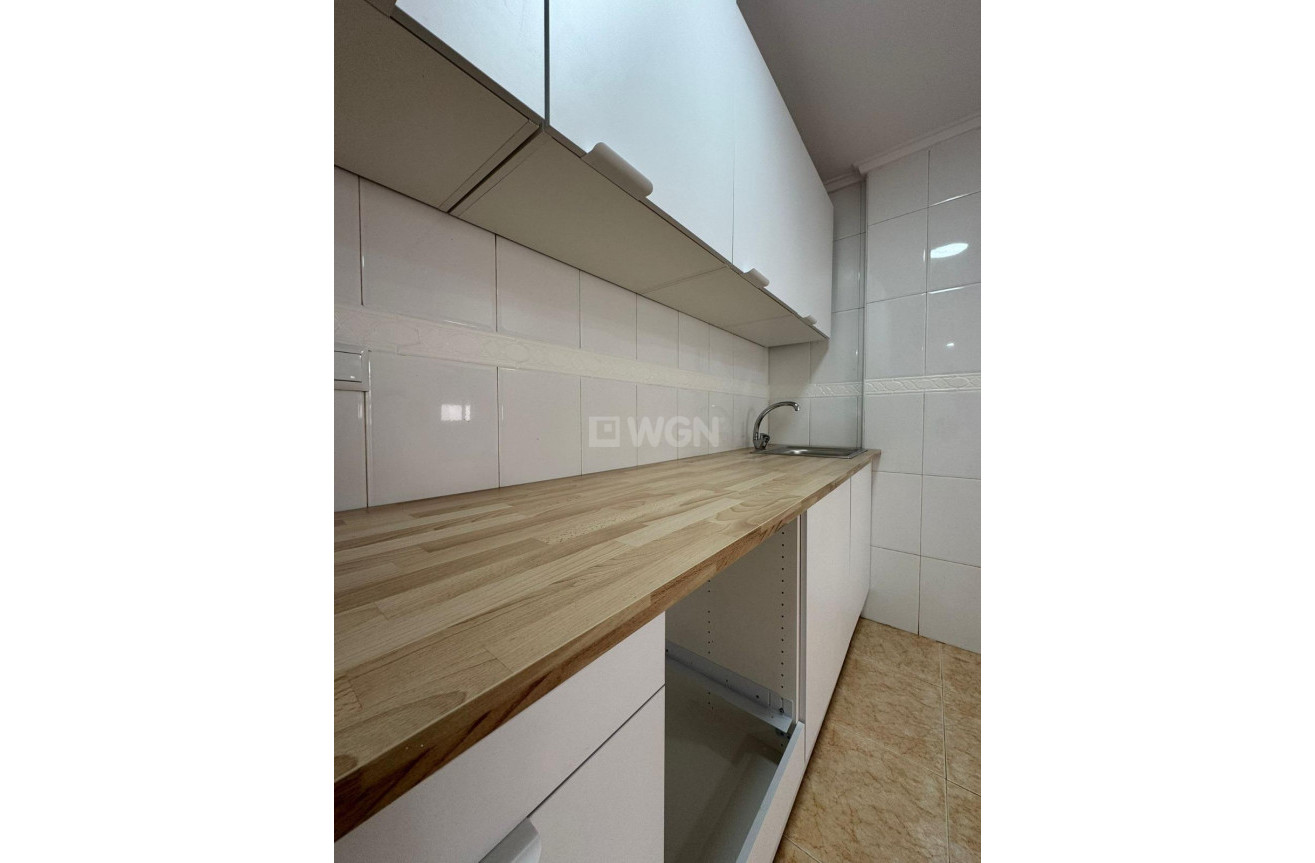Odsprzedaż - Mieszkanie w bloku - Torrevieja - Centro