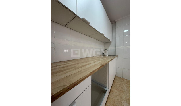 Odsprzedaż - Mieszkanie w bloku - Torrevieja - Centro