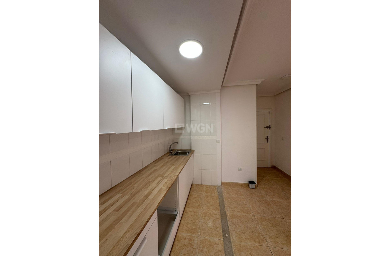 Odsprzedaż - Mieszkanie w bloku - Torrevieja - Centro