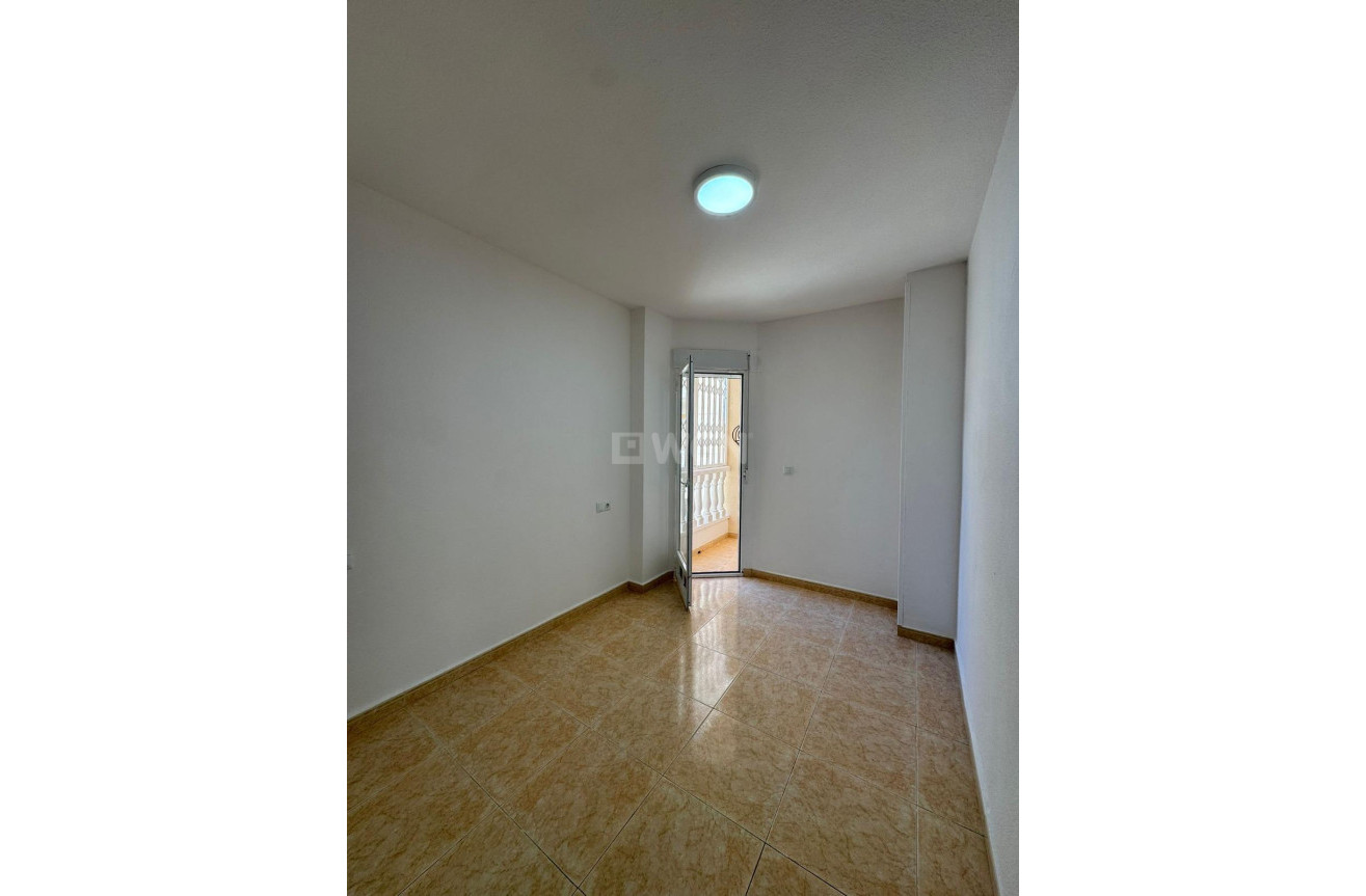 Odsprzedaż - Mieszkanie w bloku - Torrevieja - Centro