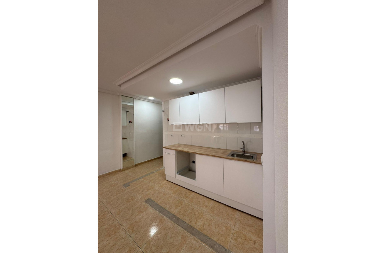 Odsprzedaż - Mieszkanie w bloku - Torrevieja - Centro