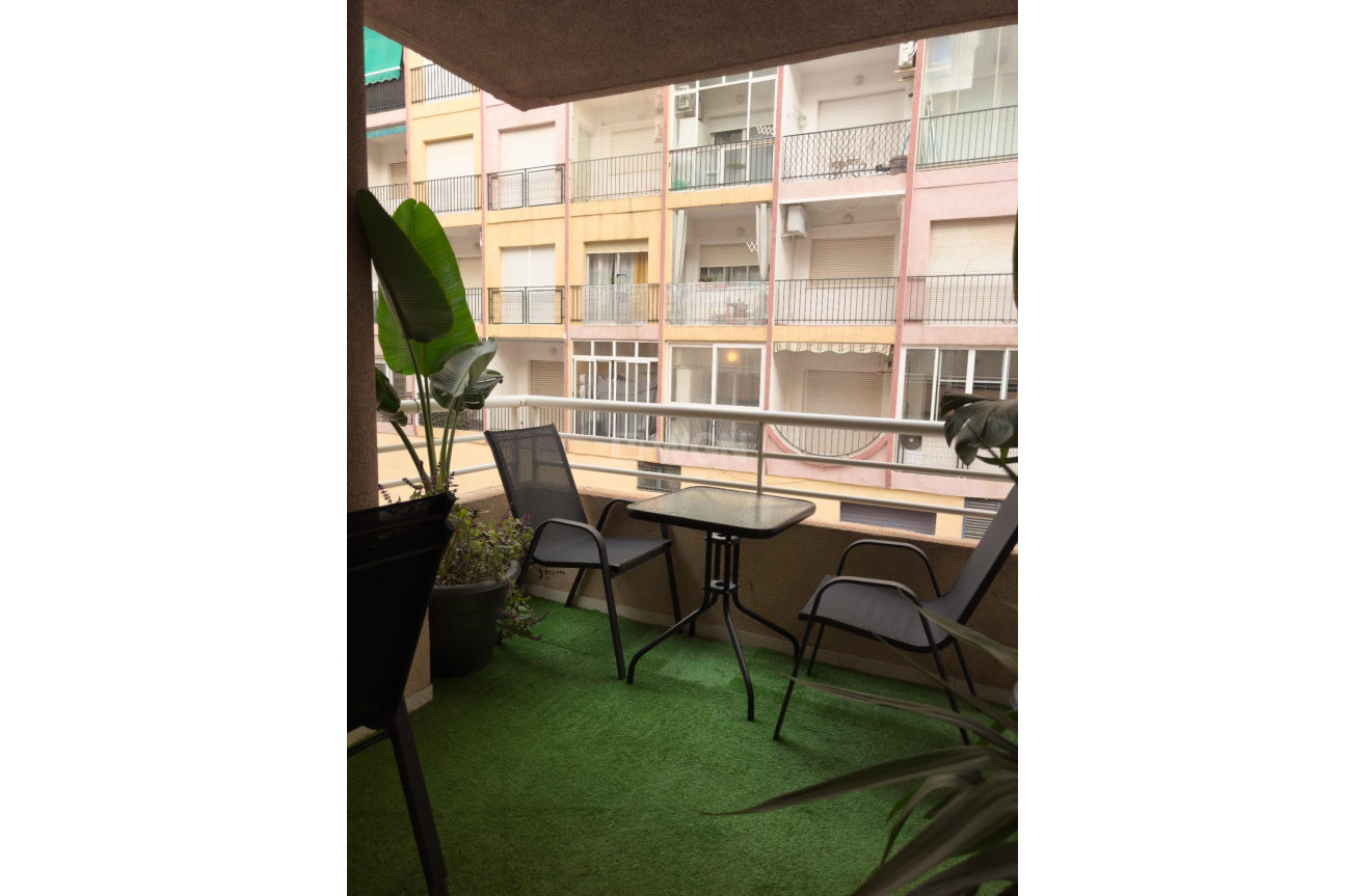 Odsprzedaż - Mieszkanie w bloku - Torrevieja - Centro
