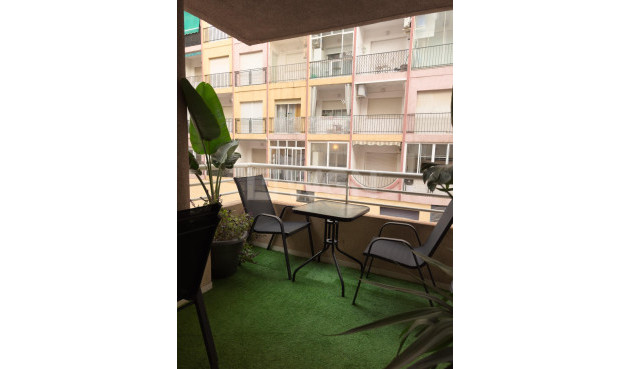 Odsprzedaż - Mieszkanie w bloku - Torrevieja - Centro