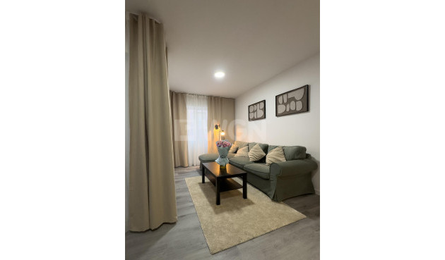 Odsprzedaż - Mieszkanie w bloku - Torrevieja - Centro