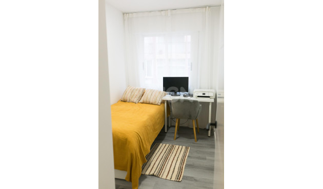 Odsprzedaż - Mieszkanie w bloku - Torrevieja - Centro
