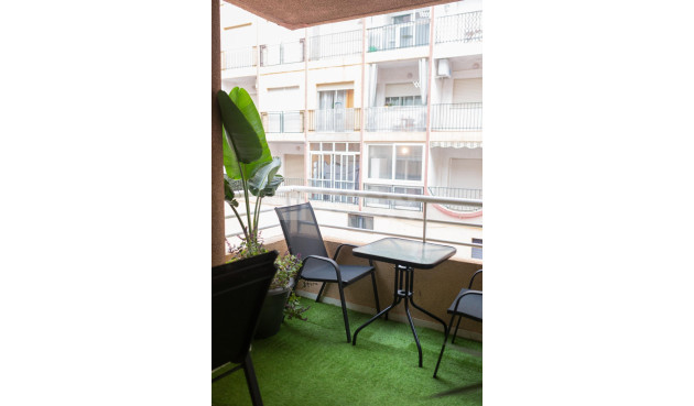 Odsprzedaż - Mieszkanie w bloku - Torrevieja - Centro