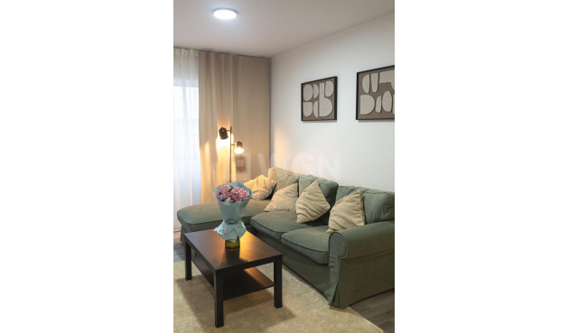 Odsprzedaż - Mieszkanie w bloku - Torrevieja - Centro