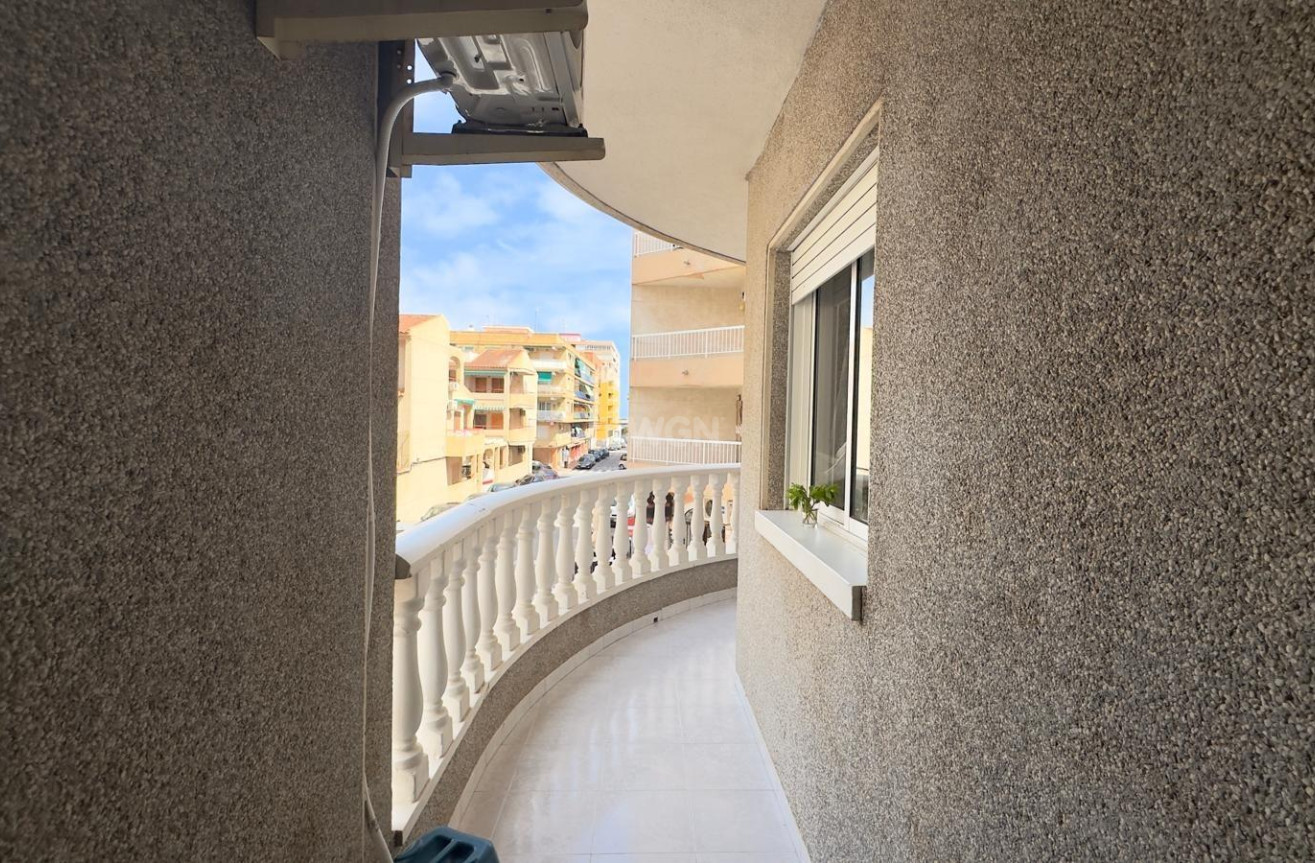 Odsprzedaż - Mieszkanie w bloku - Torrevieja - Acequion