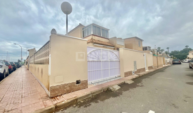 Odsprzedaż - Bungalow - Torrevieja - Paraje Natural