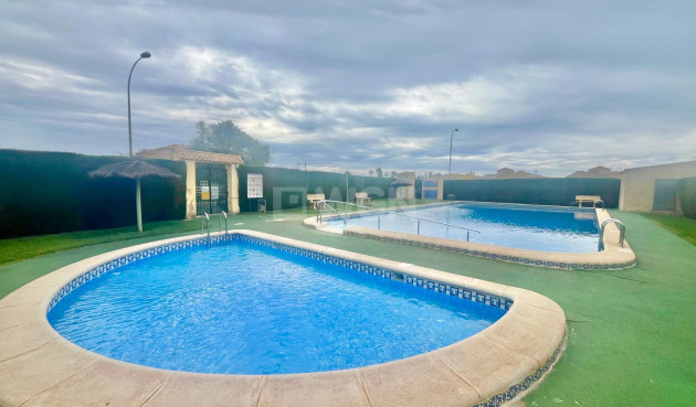 Odsprzedaż - Bungalow - Torrevieja - Paraje Natural