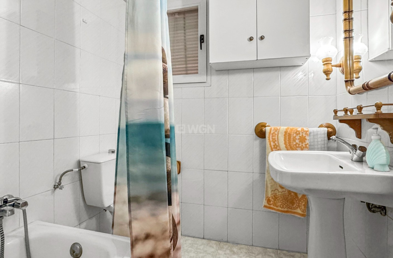 Odsprzedaż - Mieszkanie w bloku - Torrevieja - Costa Blanca