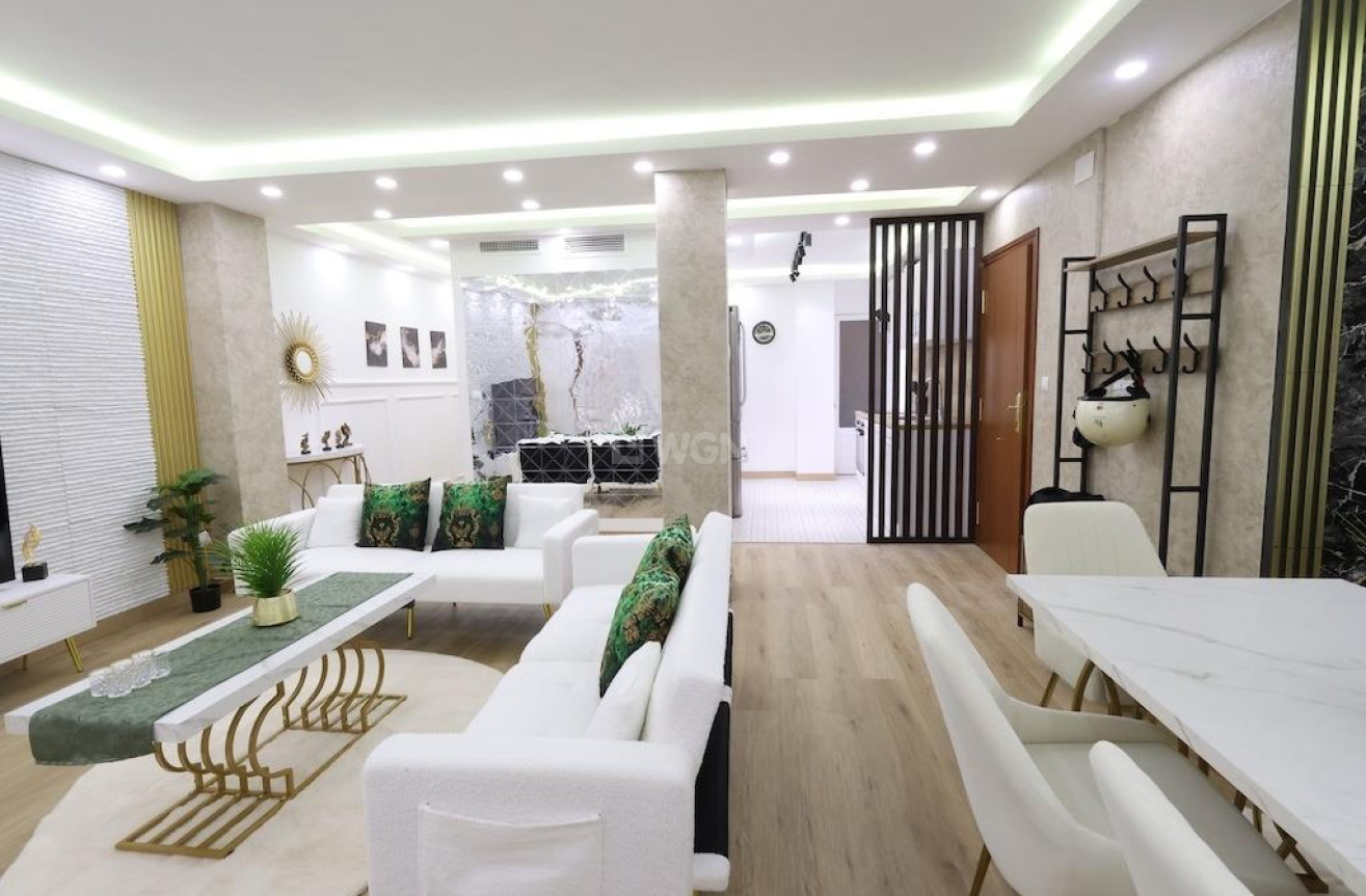 Odsprzedaż - Mieszkanie w bloku - Torrevieja - Costa Blanca