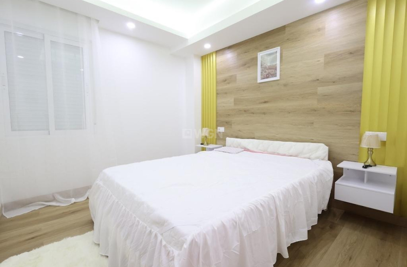 Odsprzedaż - Mieszkanie w bloku - Torrevieja - Costa Blanca