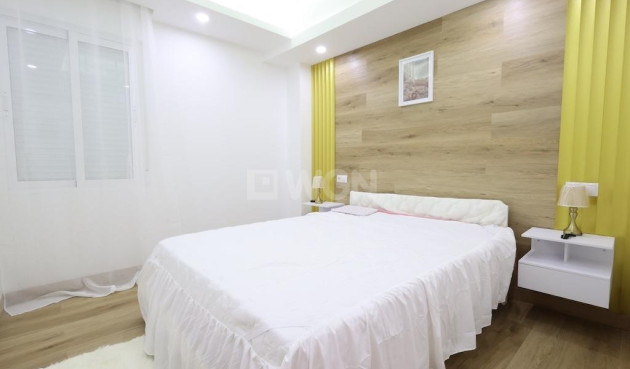 Odsprzedaż - Mieszkanie w bloku - Torrevieja - Costa Blanca