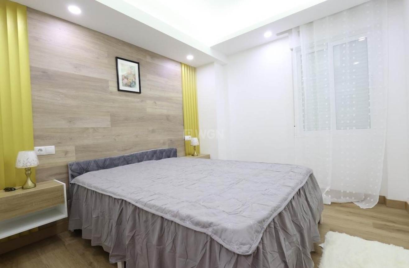 Odsprzedaż - Mieszkanie w bloku - Torrevieja - Costa Blanca