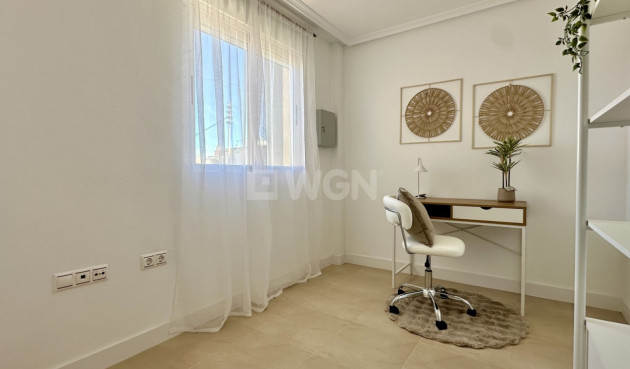 Odsprzedaż - Mieszkanie w bloku - Torrevieja - Costa Blanca